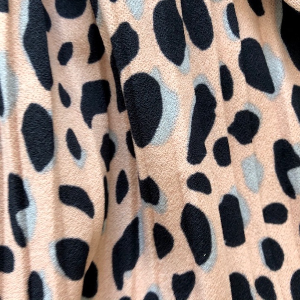 Soho Apparel Pleated Wide Legged Leopard Pants - Picture 2 of 8